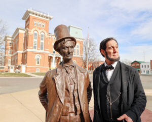 Lincoln Impersonator Tours Hillsboro Historic Sites