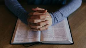 Federal government issues guidance on prayer in schools