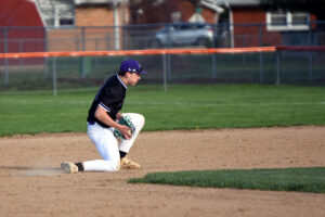 Gillespie Cruises Past Litchfield 9-1 Behind Schuckenbrock’s Complete Game