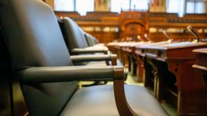 Illinois bill would force employers to pay employees regular wages for jury duty