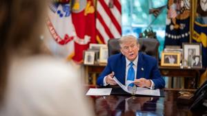 Trump signs executive order renaming Lake Ontario to Lake America
