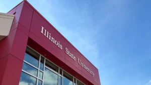 Illinois universities report modest enrollment shifts