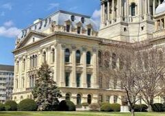 Illinois’ compact fluorescent bulb ban begins to take effect